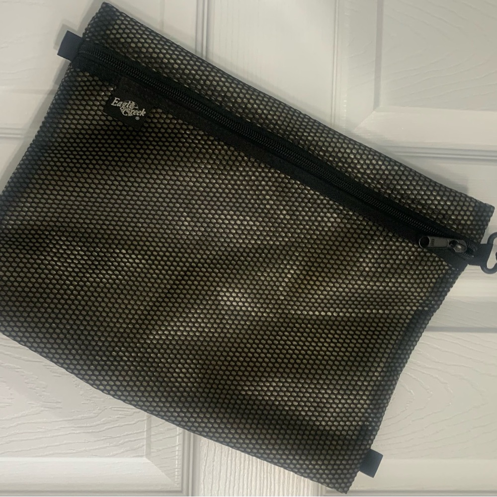 Eagle Creek Black Mesh Toiletry Bag